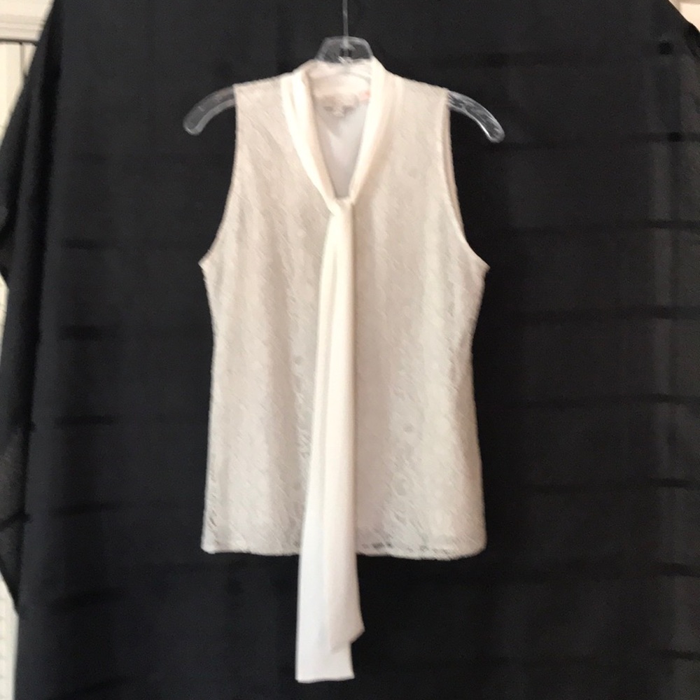 Sleeveless lace top